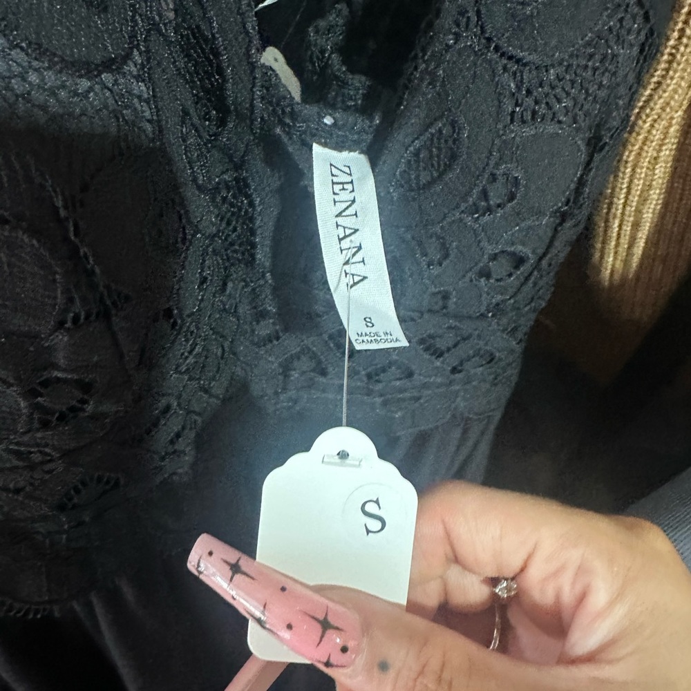 Lace crochet ruffle dress - Picture 3 of 3